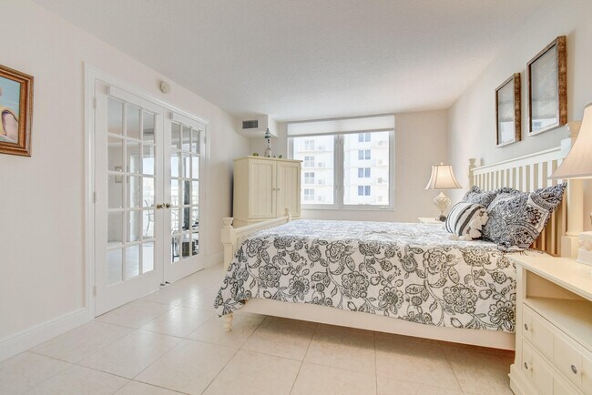 Building Photo - 3221 S Ocean Blvd