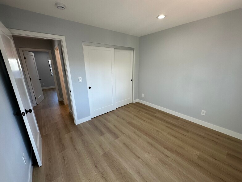 Building Photo - 826 Rose Ave