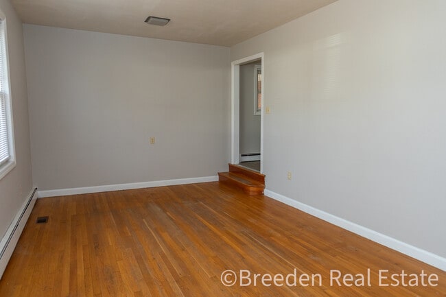 Building Photo - 300 Oakland Ave