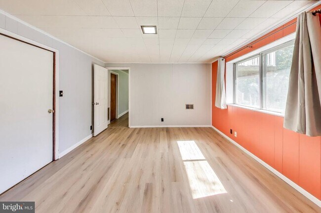 Building Photo - 5406 Parkvale Terrace