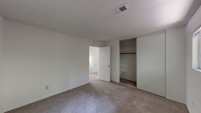 Building Photo - 18235 Happy Ln