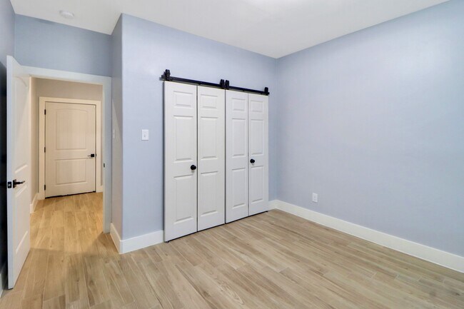 Building Photo - 3027 Clinton Dr