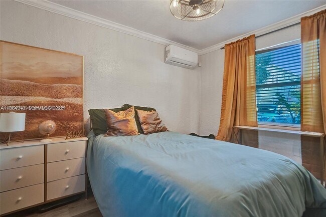 Building Photo - 620 NE 28th St