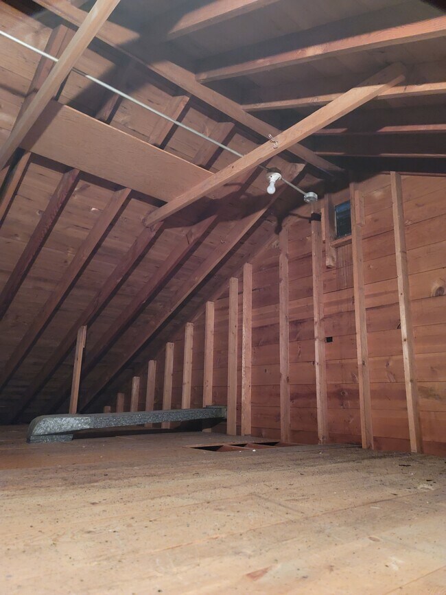 Building Photo - 4997 E 110th St