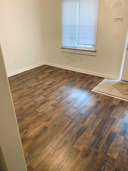 Building Photo - 2124 Queen St