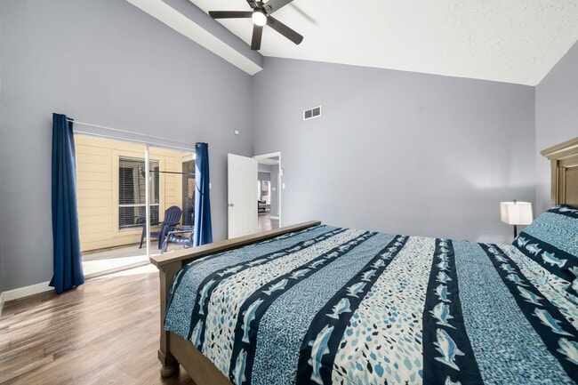 Building Photo - 12805 Westpark Dr