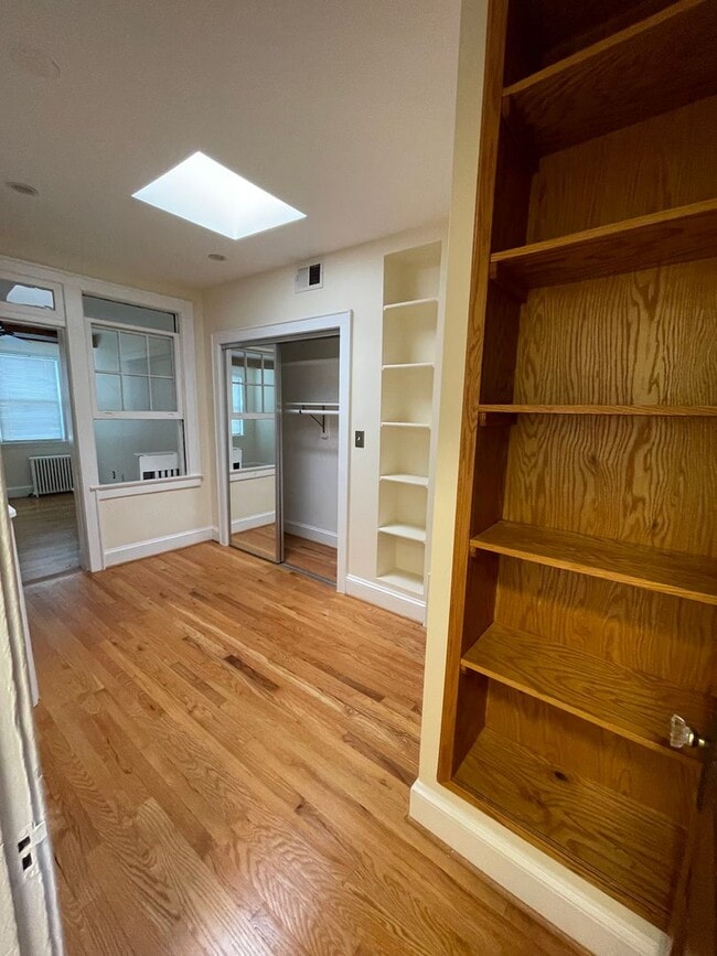 Building Photo - Charming 1928 Row Home for Rent with Modern Amenities — 2 Bedroom 2 Full Bath w/ 2 Half Baths, 2 ...