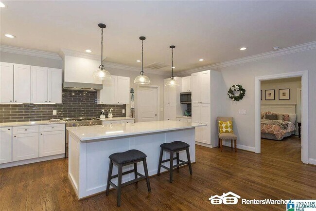 Building Photo - Remarkable 5 bedroom 6 bathroom estate loaded with charm