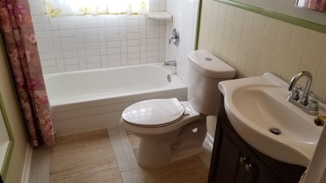 Building Photo - 514 McArthur Dr