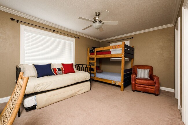 Building Photo - 1130 John Anderson Dr