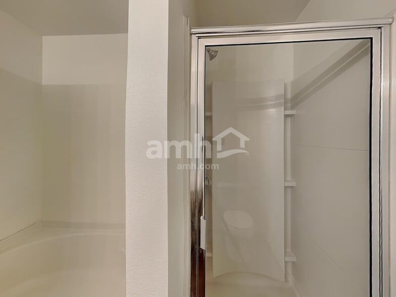 Building Photo - 9624 Eagle Feathers Dr