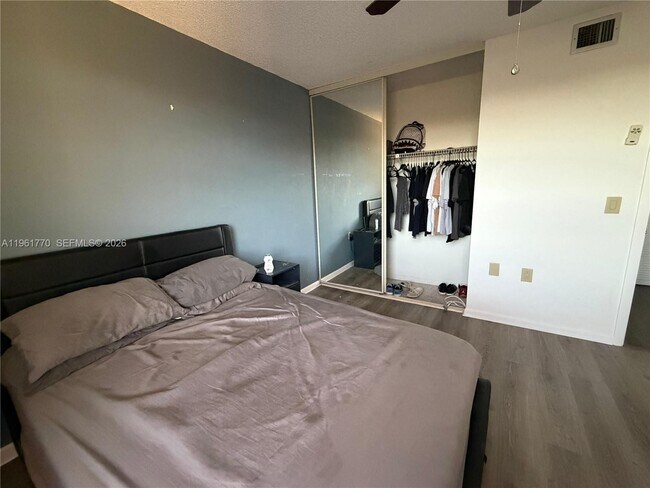 Building Photo - 1717 Whitehall Dr