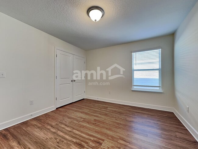 Building Photo - 921 Walden Pond Dr