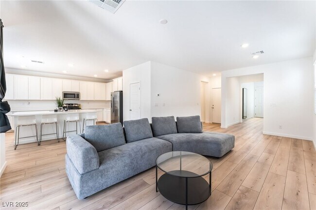 Building Photo - 2960 Gaffer Film St