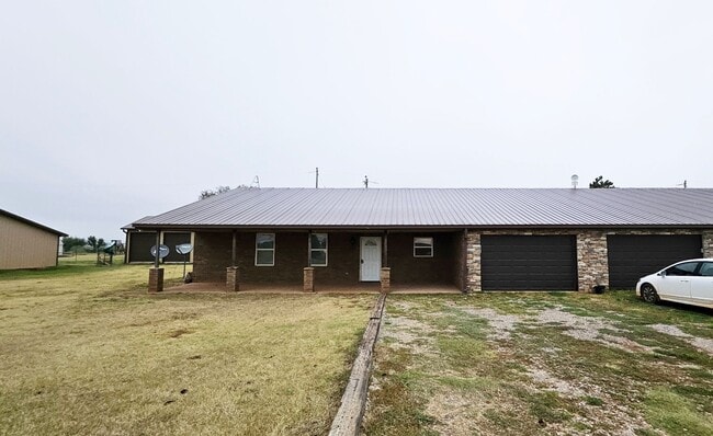 Building Photo - Rural Living- 4 bed/2.5 bath-Piedmont