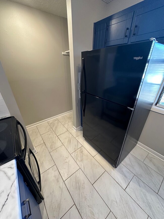 Building Photo - Freshly Renovated 2Bed / 1Bath in Nashville!