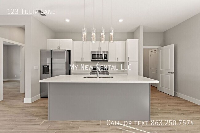 Building Photo - 123 Tulip Ln