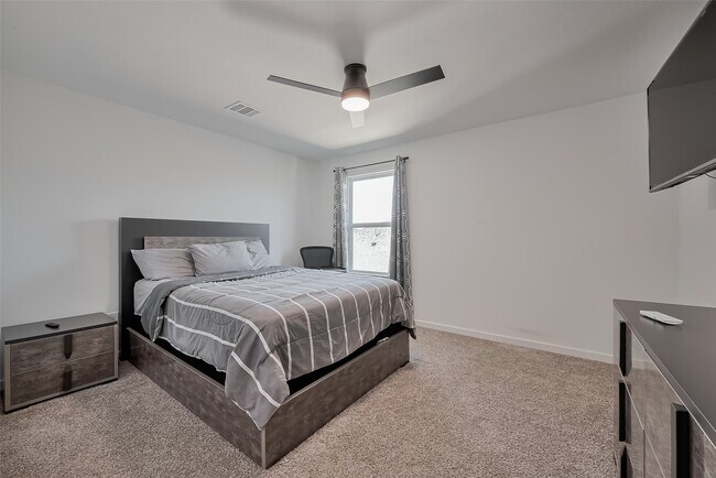 Building Photo - 21611 Shadowbrook Birch Dr