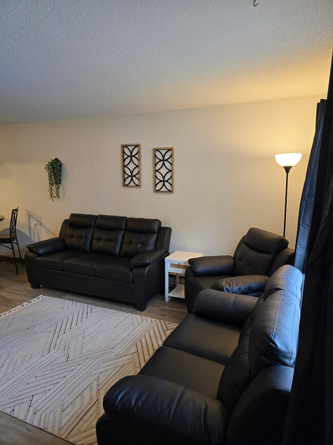 Building Photo - Elm Multiplex