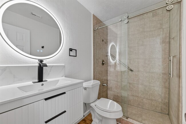 Building Photo - 7403 Oak Walk Dr