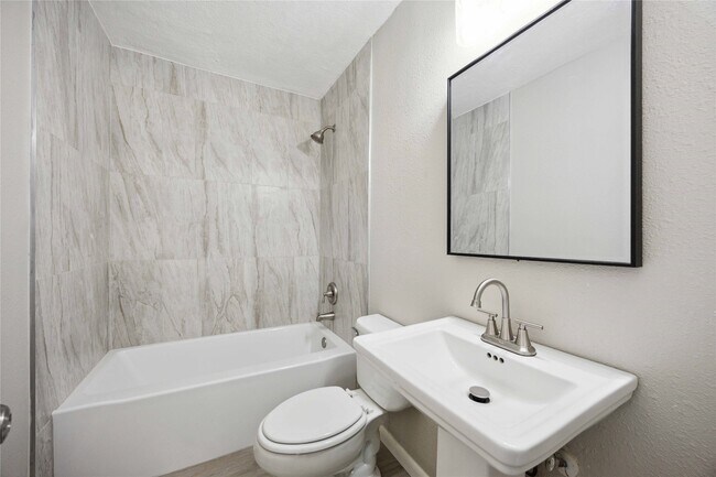 Building Photo - 5206 Willow Glen Dr