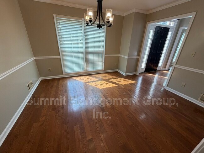 Building Photo - 1611 Ellington Rd SE