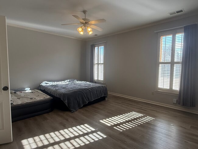 Building Photo - 481 Glenogle Ln