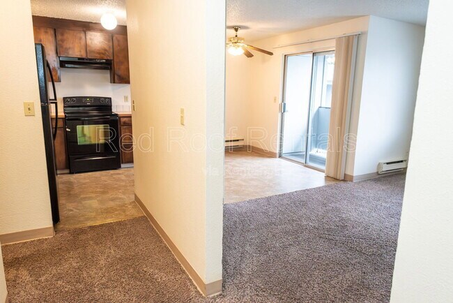 Building Photo - 302-163 163 St Ct E