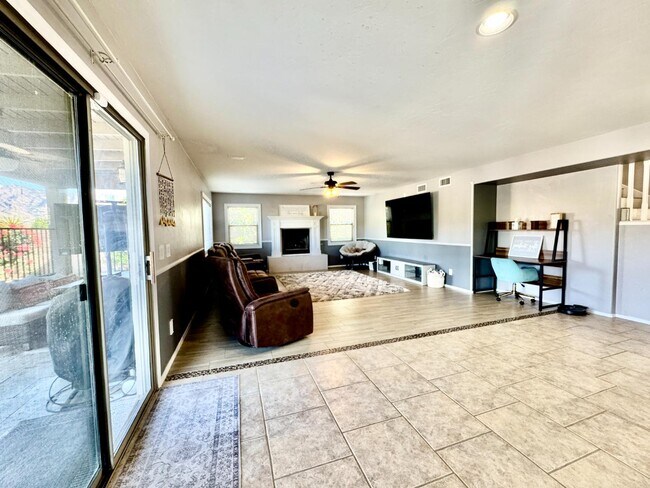 Building Photo - 12768 N Lantern Way