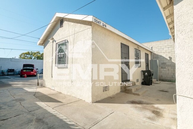 Building Photo - 5547 Holmes Ave