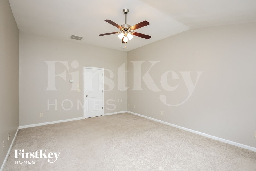 Building Photo - 1211 Image Ives Dr