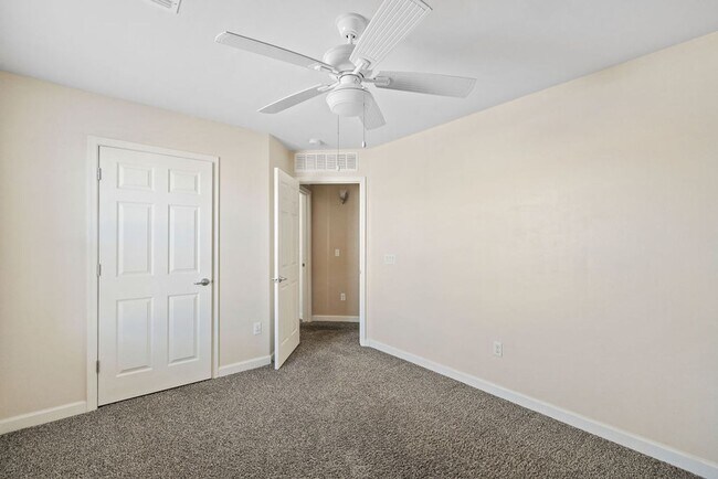 Building Photo - This very popular 2-story home floor plan ...