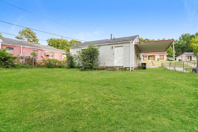 Building Photo - 128 Ann Dr SW