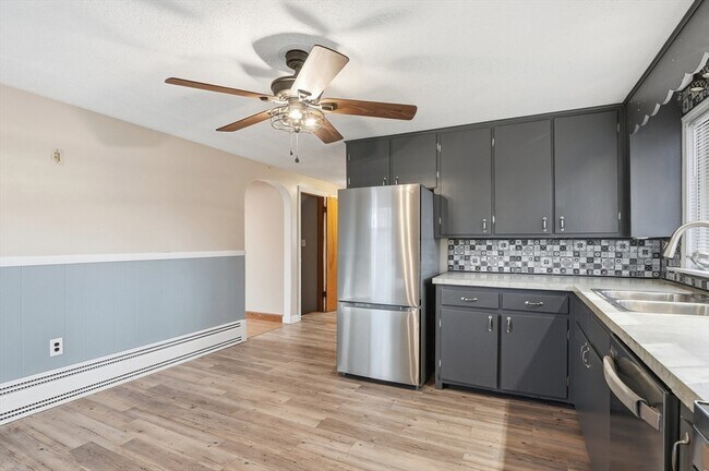 Building Photo - 16 Liberty Dr