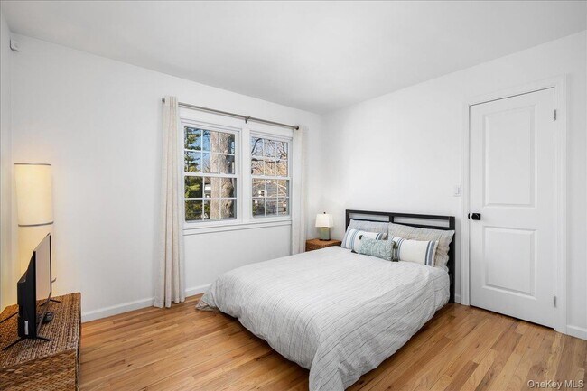 Building Photo - 19 Sherwood Dr