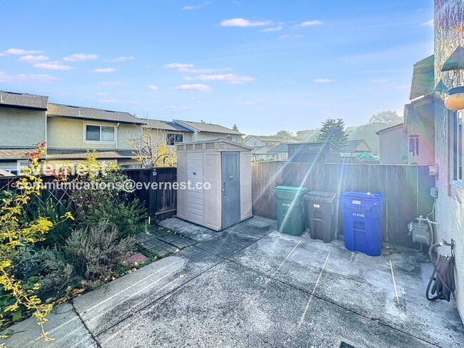 Building Photo - 1844 Tesoro Ct