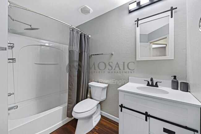 Building Photo - 5626 S 21st Pl