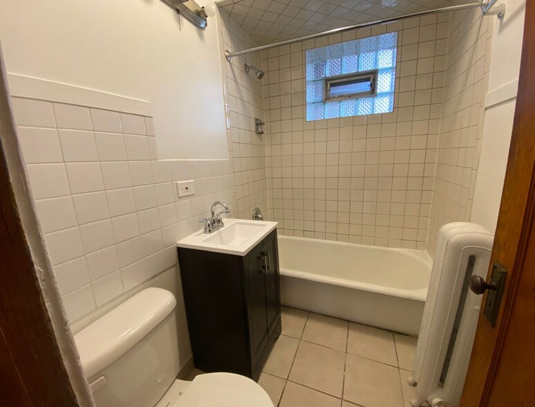 Building Photo - 2609 N Kostner Ave