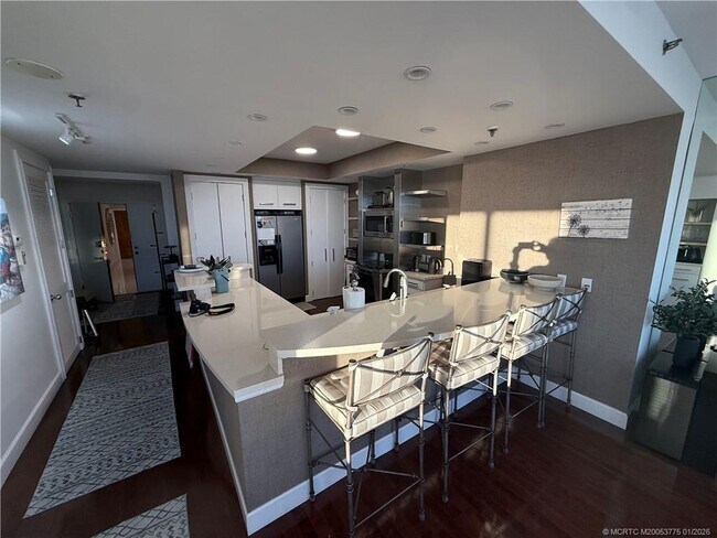 Building Photo - 9960 S Ocean Dr