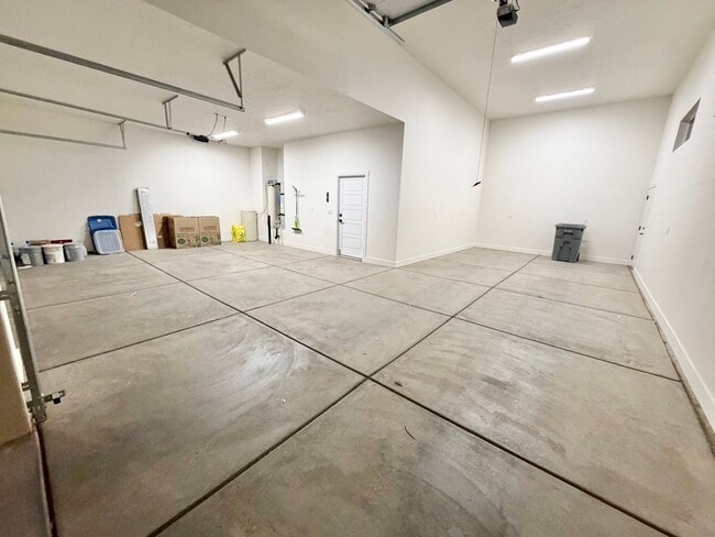 Building Photo - Beautiful 3 Bed Home!