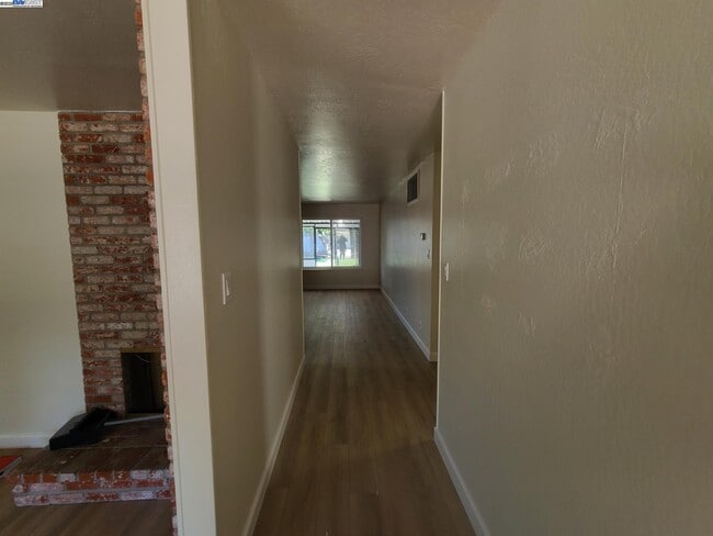 Building Photo - 1829 Rosetree Ct