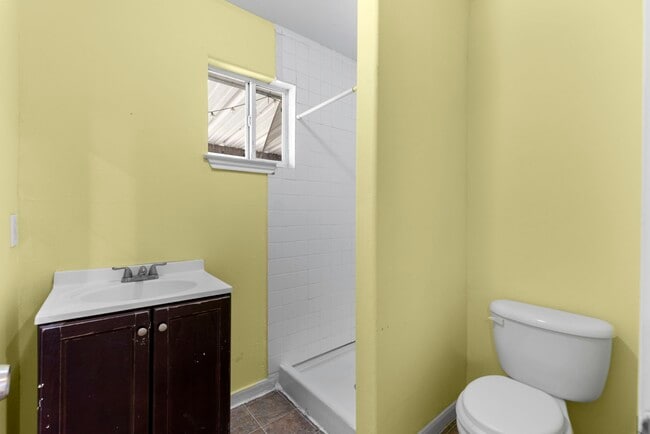 Building Photo - 2444 Margaret St