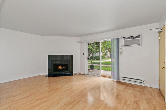 Building Photo - 522 E Spruce Dr