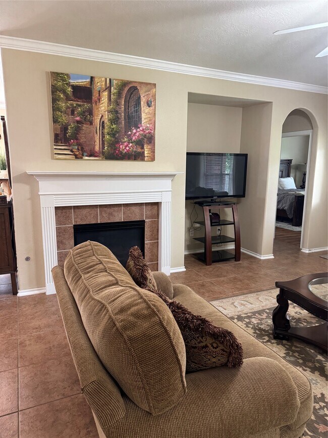 Building Photo - 25935 Orchard Knoll Ln