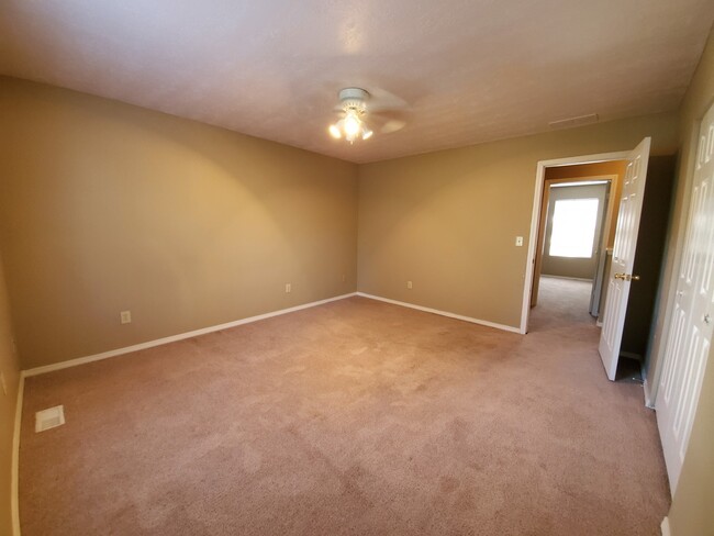Building Photo - 4 bedroom, 2 bathroom duplex.