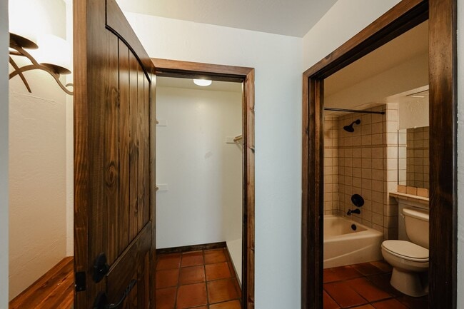 Building Photo - Great Downtown Scottsdale Location!