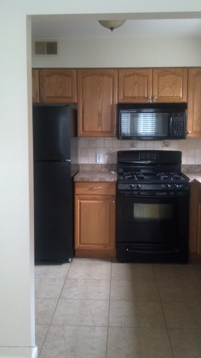 Building Photo - 70 Broadway