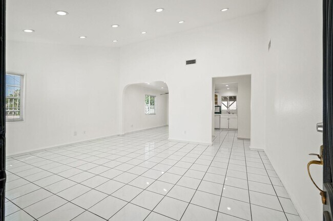 Building Photo - JUDD