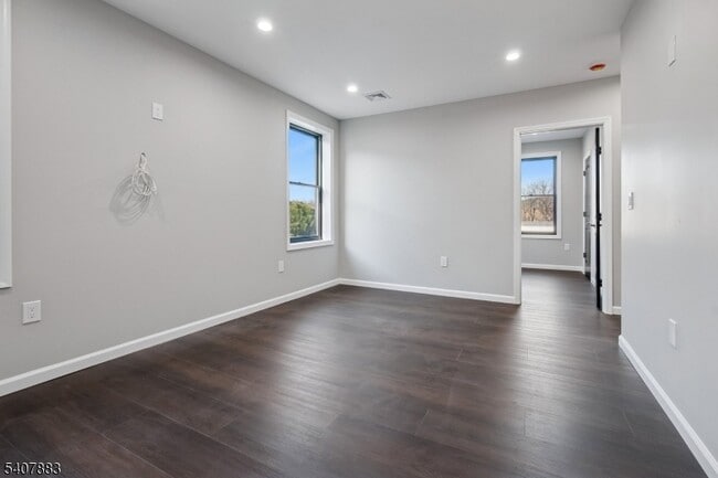 Building Photo - 266 Morris Ave