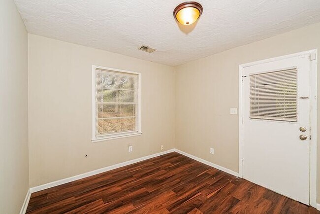 Building Photo - $1250! 3Bed/1Bath in Center Point! Available now! Free Application BLACK FRIDAY DEAL Ends 11/29!